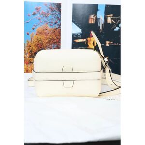 Valextra Women Pre-Loved Bag Very Good Condition